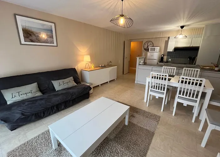 Pleasant Apartment For 6 People With Parking Space