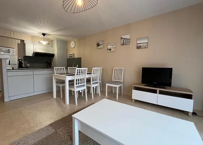 Pleasant Apartment For 6 People With Parking Space